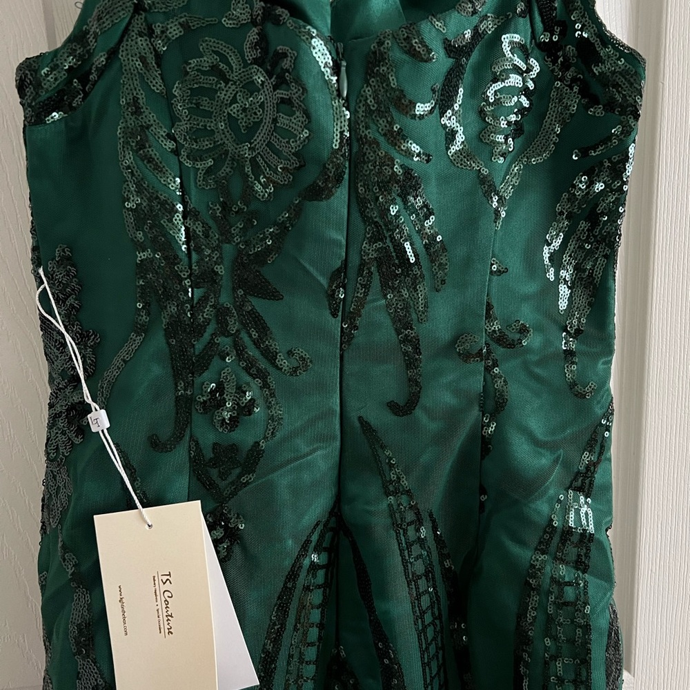 EMERALD GREEN PROM DRESS - Picture 3 of 3